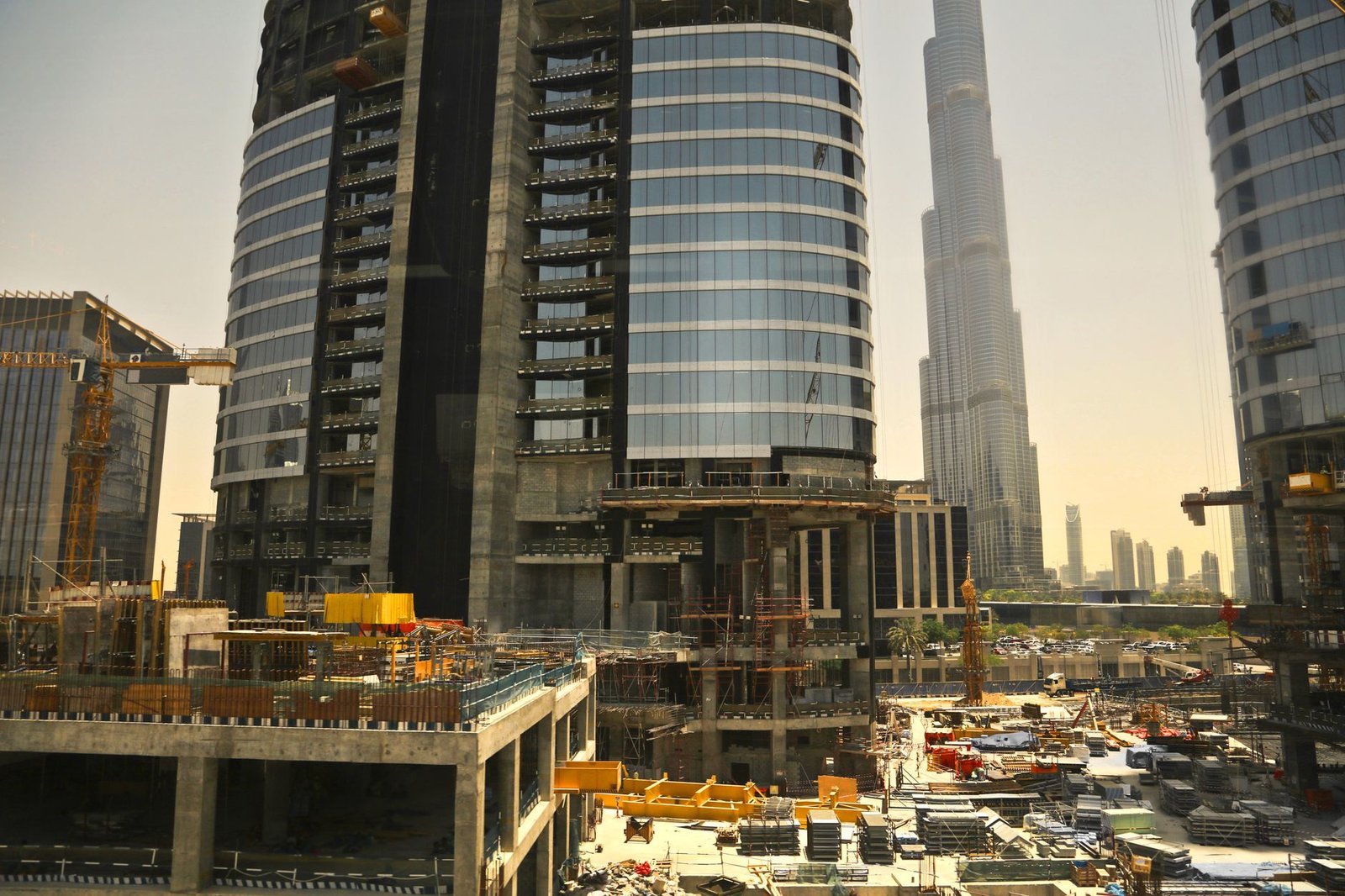 high rise buildings under construction in dubai